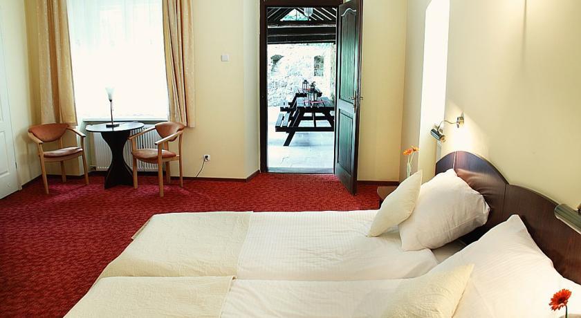 Hotel Przy Oslej Bramie Waldenburg Exterior foto